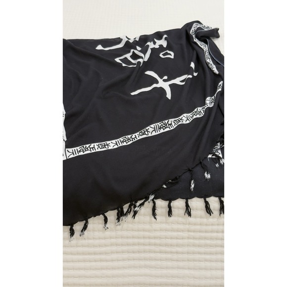 Black Sarong / Tapestry with Oriental Style Characters (Kanji) - Virtues - Picture 4 of 7